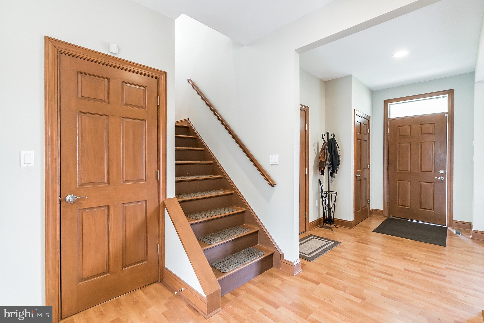 7019 Olinger Road Marshall, VA 20115 - Photo 7 of 40 Foyer