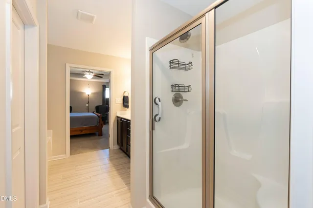 a en suite bathroom with a shower