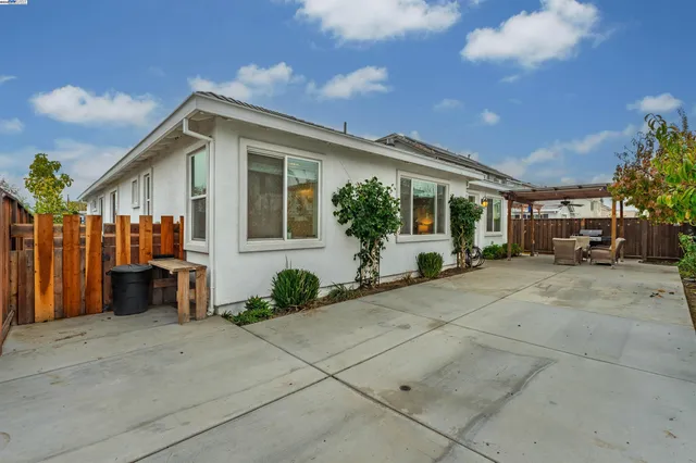 a view of a house with backyard and sitting area