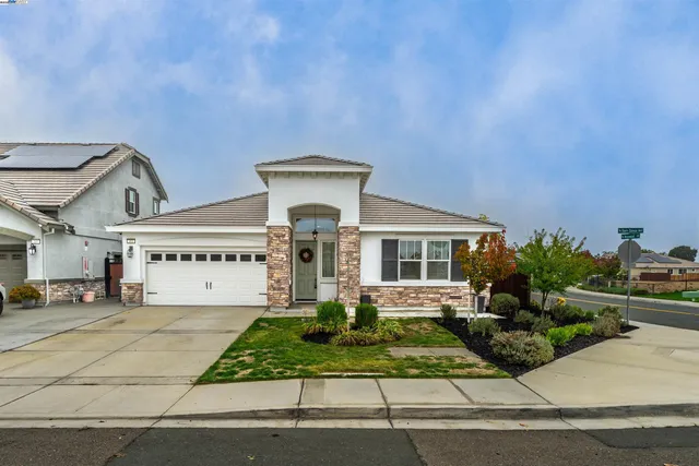 a front view of a house with garage