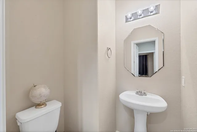 $2,300 | 2063 Western Pecan, New Braunfels, TX 78130