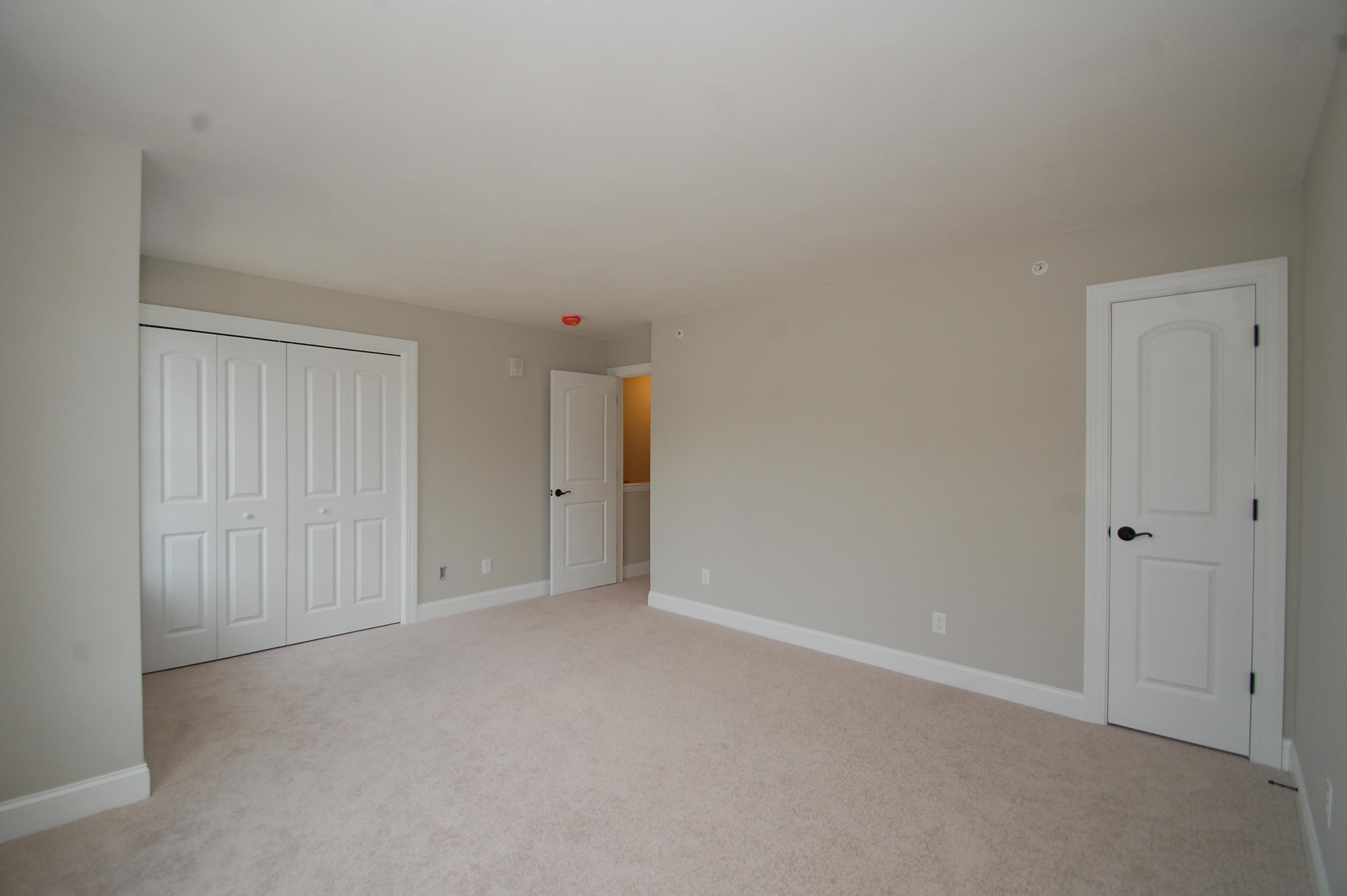 30 Brook Street, Unit 4 Derry, NH 03038 - Photo 8 of 18 Gallery Image 8