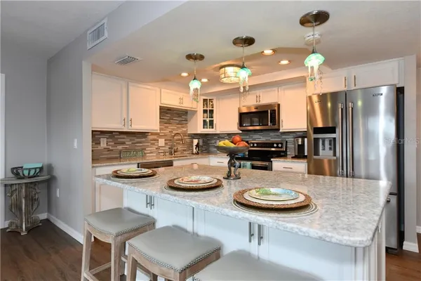 $5,000 | 800 Benjamin Franklin Drive, Unit 403, Sarasota, FL 34236