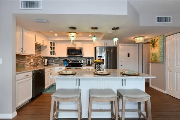 $5,000 | 800 Benjamin Franklin Drive, Unit 403, Sarasota, FL 34236