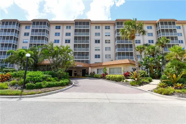 $5,000 | 800 Benjamin Franklin Drive, Unit 403, Sarasota, FL 34236