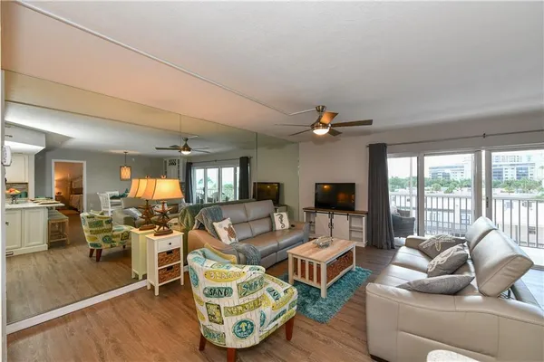 $5,000 | 800 Benjamin Franklin Drive, Unit 403, Sarasota, FL 34236
