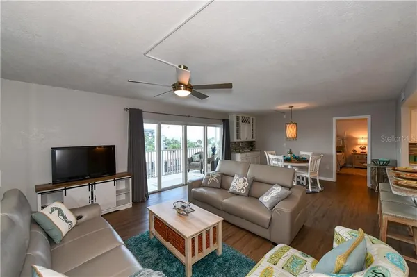$5,000 | 800 Benjamin Franklin Drive, Unit 403, Sarasota, FL 34236