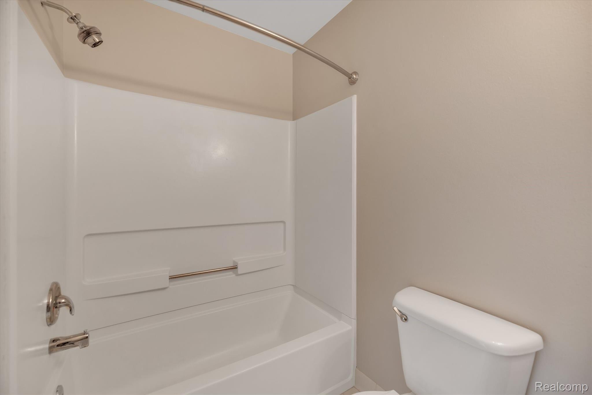 16810 Farmington Road Livonia, MI 48154 - Photo 31 of 41 32-16810-Farmington-Rd-WindowStill-Real-Estate-Photography-32.jpg