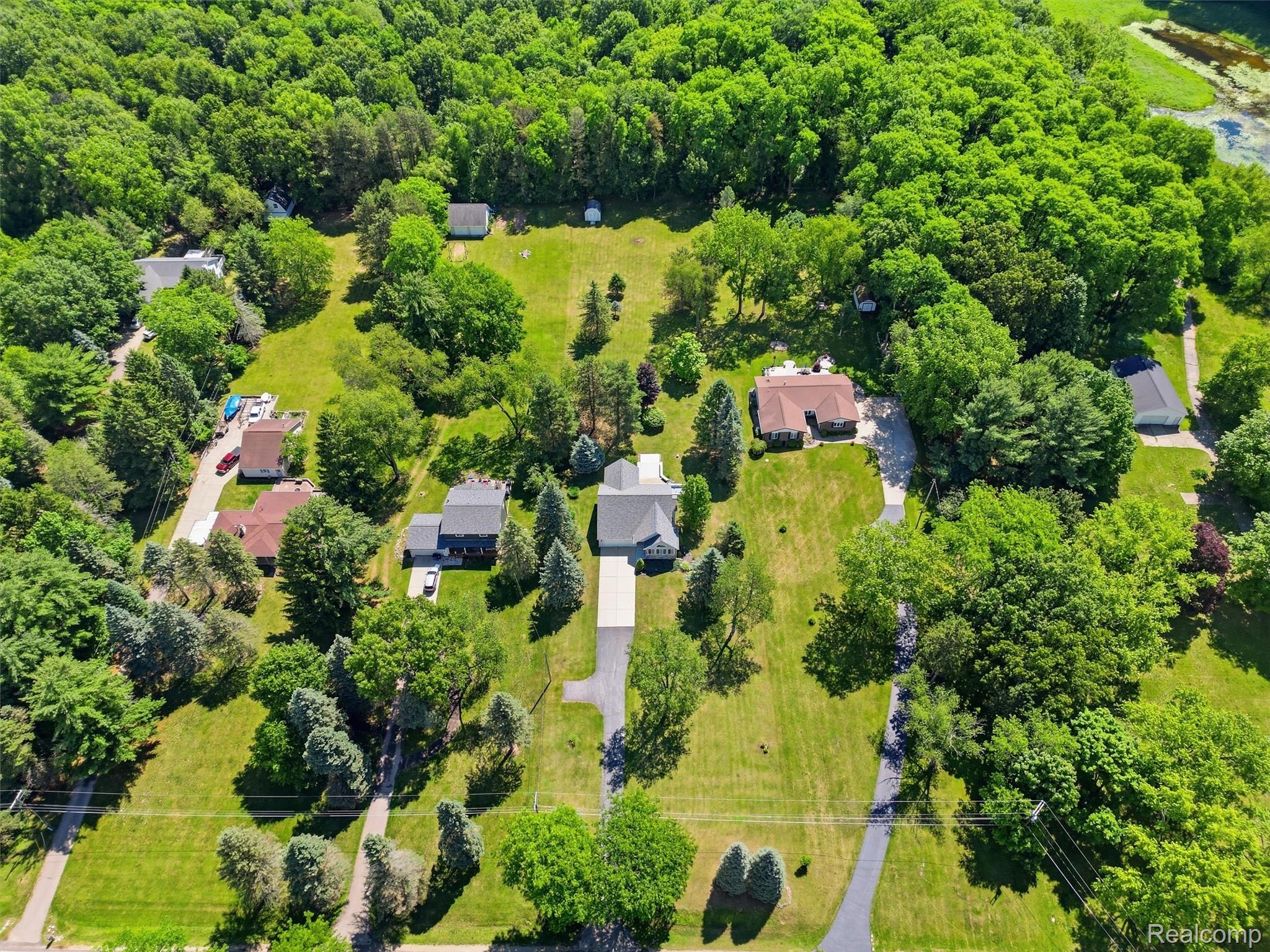 10288 Carmer Road Fenton, MI 48430 - Photo 46 of 52 18-DJI_0809.jpg