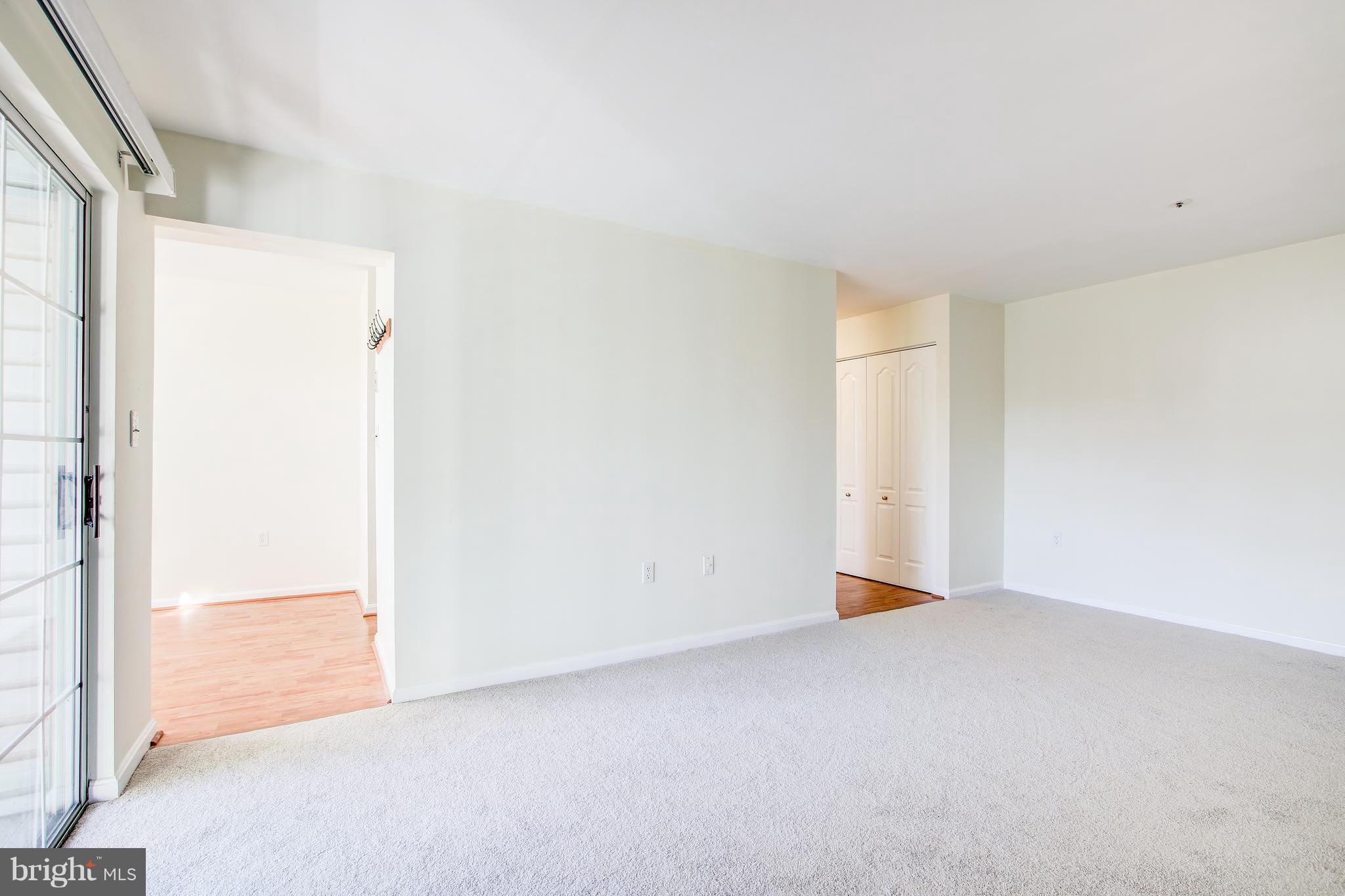 8371 Montgomery Run Road, Unit H Ellicott City, MD 21043 - Photo 14 of 33 Spacious Living Room