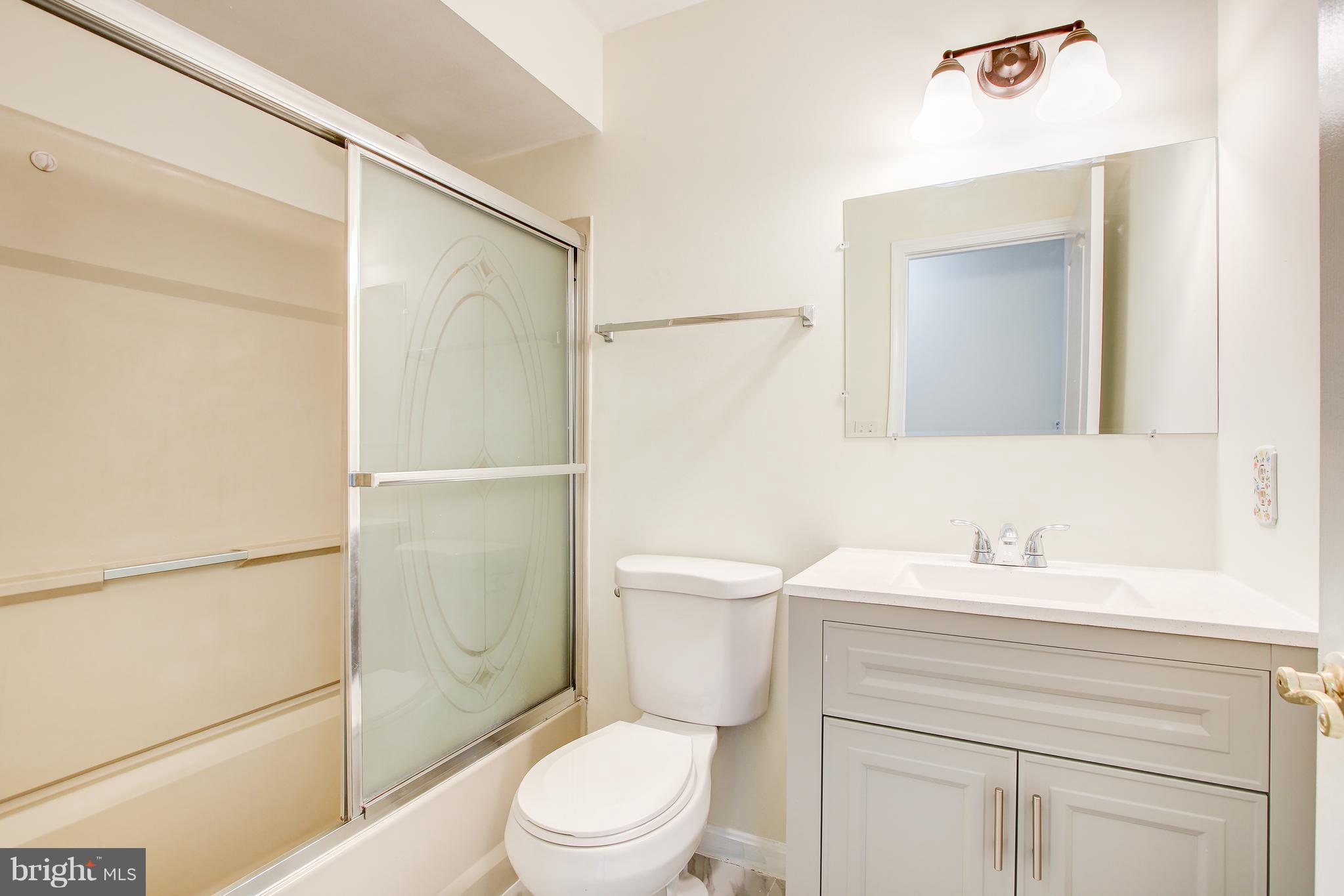 8371 Montgomery Run Road, Unit H Ellicott City, MD 21043 - Photo 31 of 33 2nd Bathroom