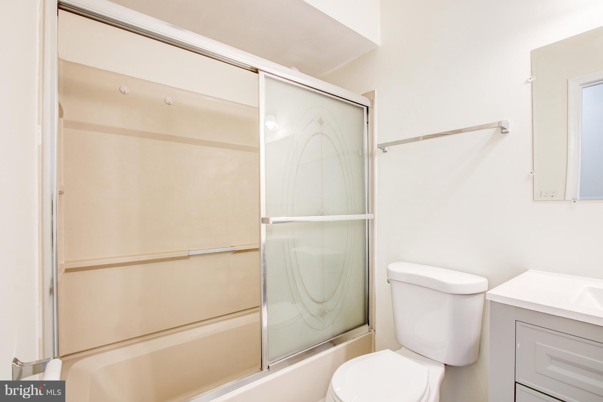 8371 Montgomery Run Road, Unit H Ellicott City, MD 21043 - Photo 32 of 33 2nd Bathroom