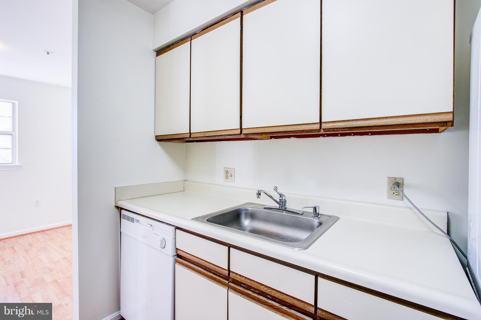 8371 Montgomery Run Road, Unit H Ellicott City, MD 21043 - Photo 8 of 33 Plenty Cabinet Storage