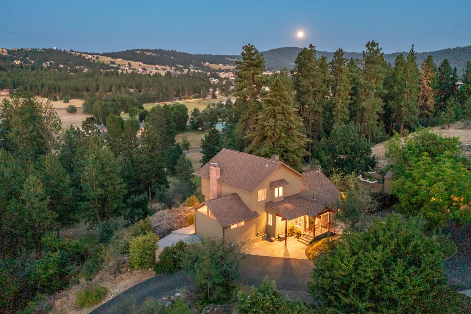 2106 South Cherry Lane Spokane, WA 99223 - Photo 1 of 49 Gallery Image 1