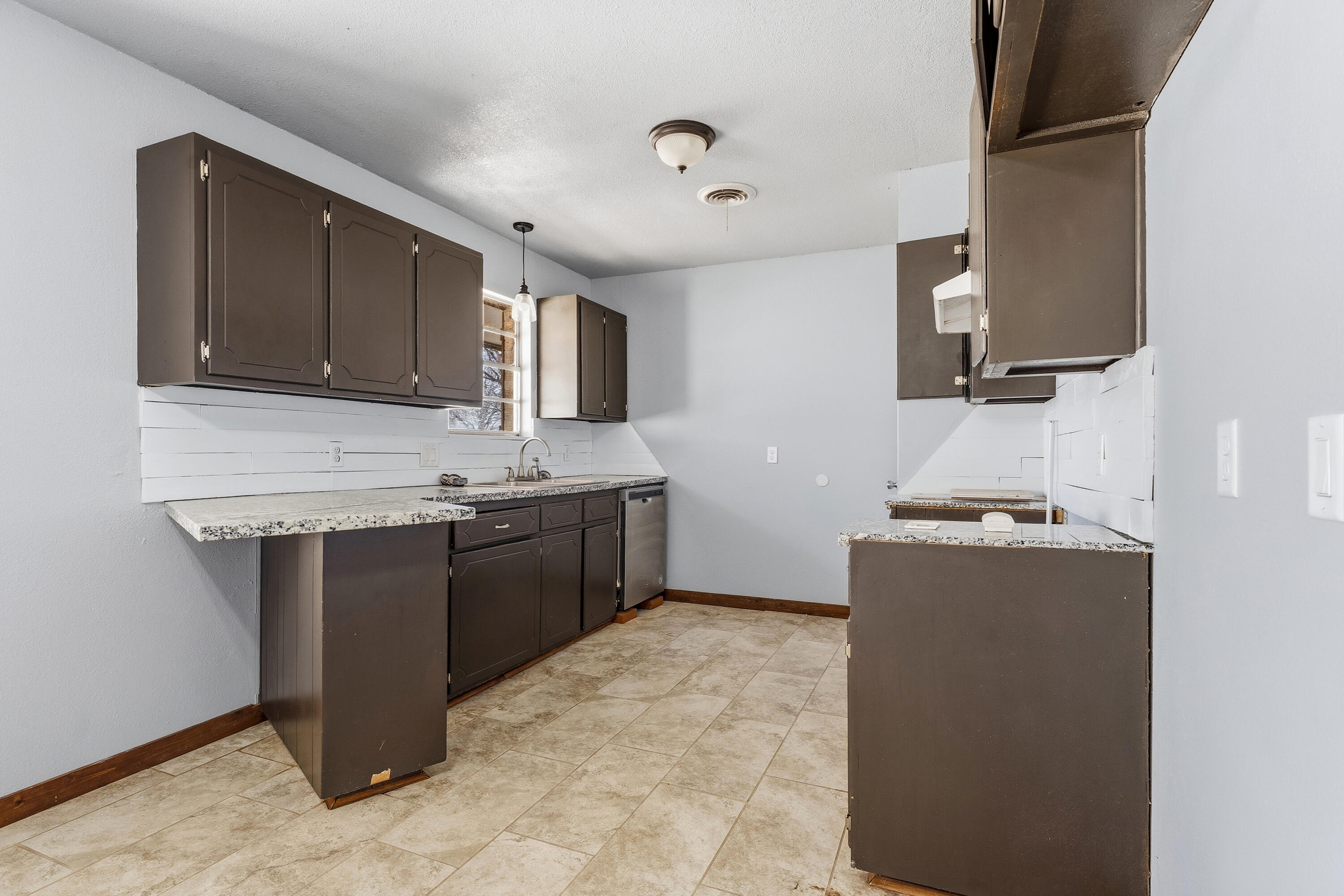 1415 Holliday Plainview, TX 79072 - Photo 9 of 25 DSC09288