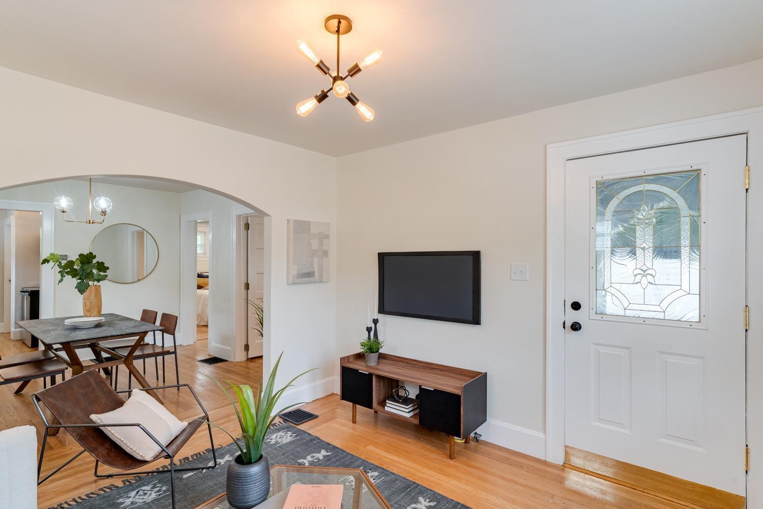 6821 Roe Street Cincinnati, OH 45227 - Photo 5 of 24 Gallery Image 5