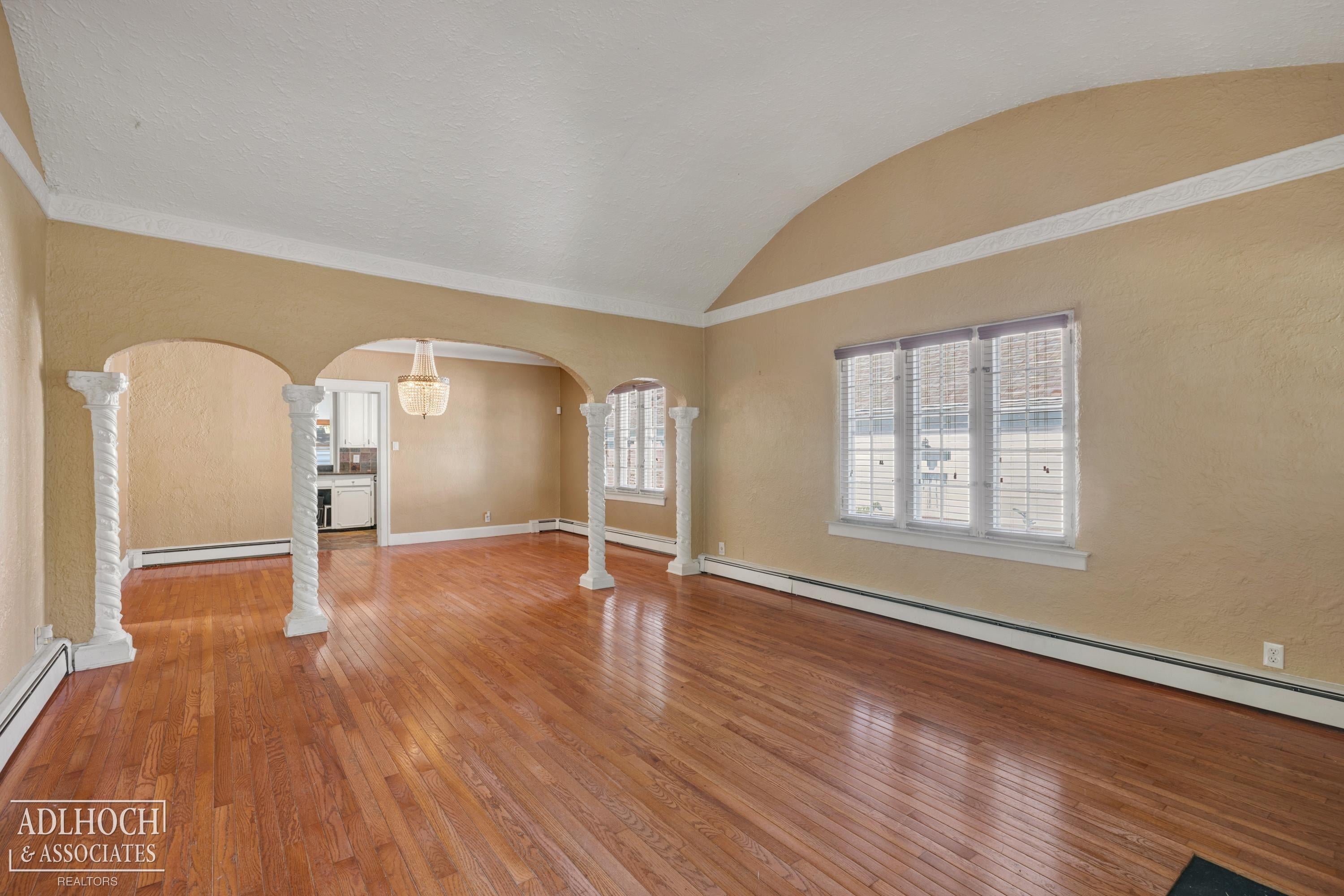 627 Washington Road Grosse Pointe, MI 48230 - Photo 5 of 51 Gallery Image 5