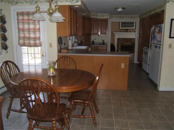 43 Hunter Road Uxbridge, MA 01569 - Photo 5 of 12 Gallery Image 5