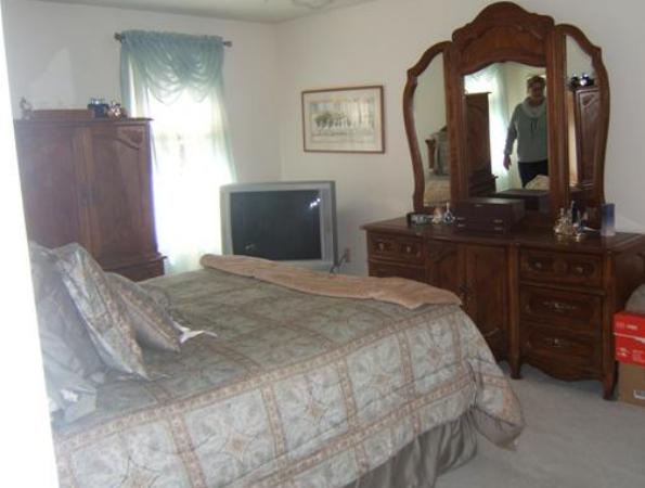 43 Hunter Road Uxbridge, MA 01569 - Photo 8 of 12 Gallery Image 8