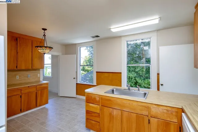 $1,095,000 | 920 Centennial Avenue, Alameda, CA 94501