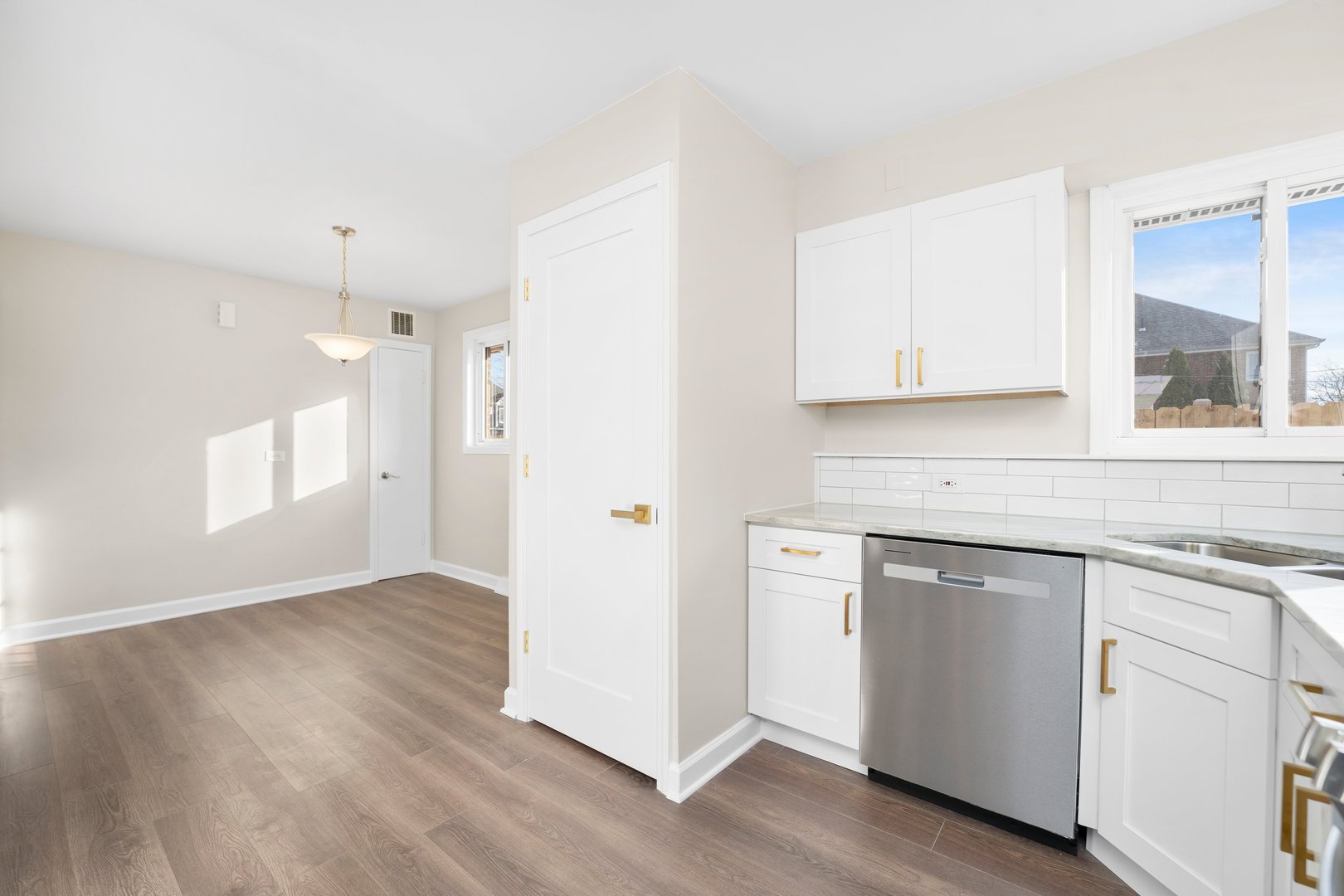 360 West Fremont Avenue Elmhurst, IL 60126 - Photo 2 of 7