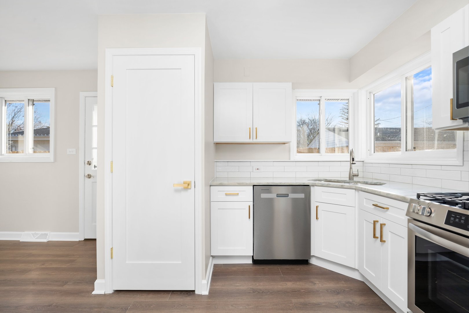 360 West Fremont Avenue Elmhurst, IL 60126 - Photo 3 of 7