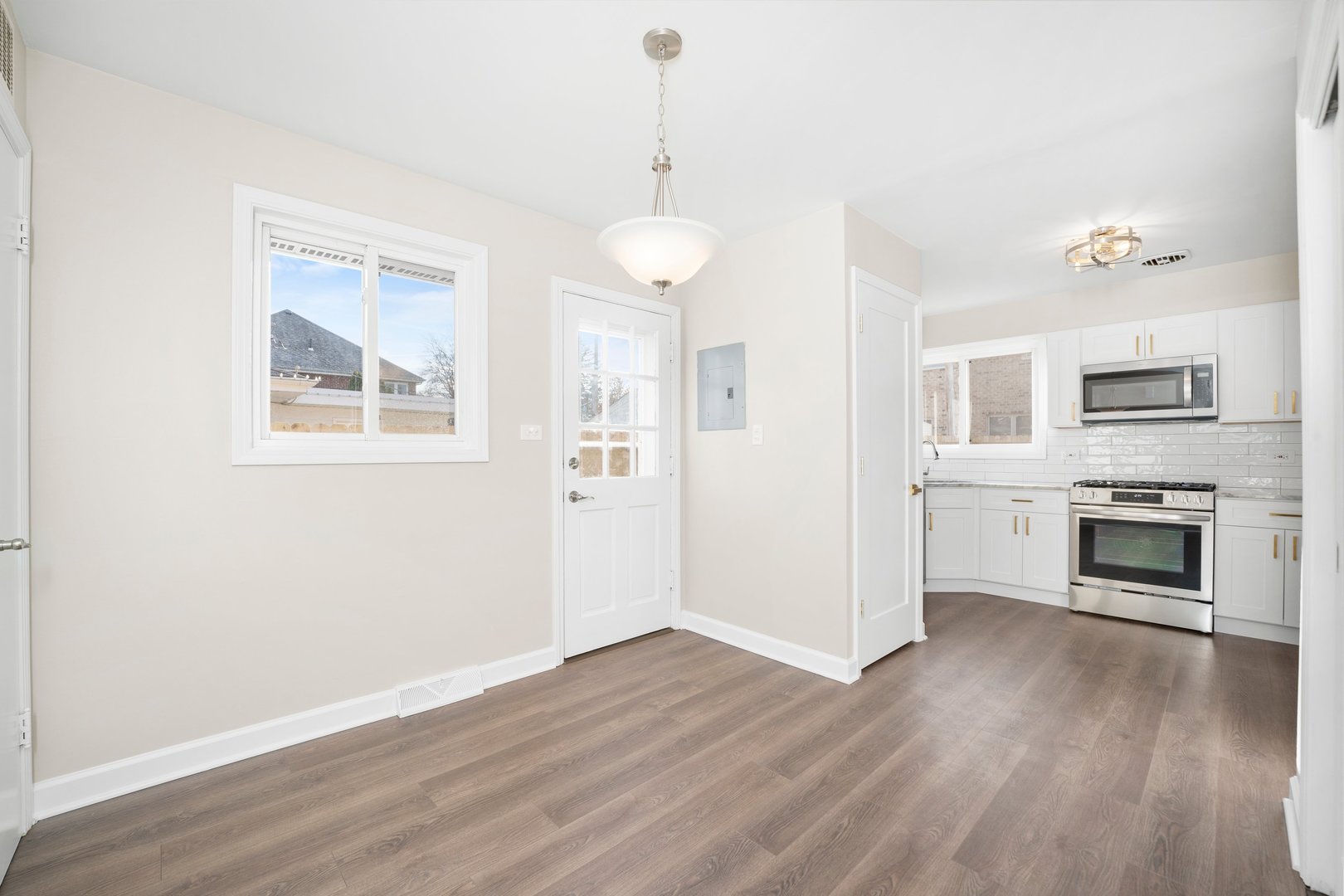 360 West Fremont Avenue Elmhurst, IL 60126 - Photo 4 of 7