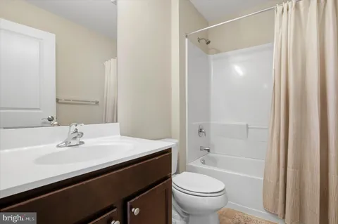 $425,000 | 15 Wildflower Court, Telford, PA 18969