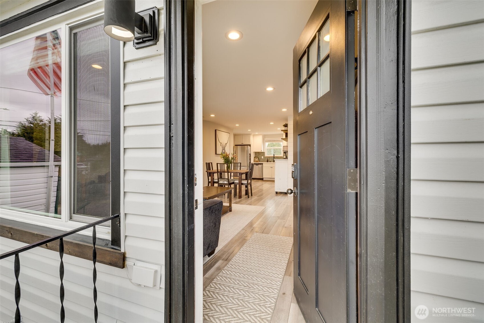 6303 Elliott Way Everett, WA 98203 - Photo 2 of 32