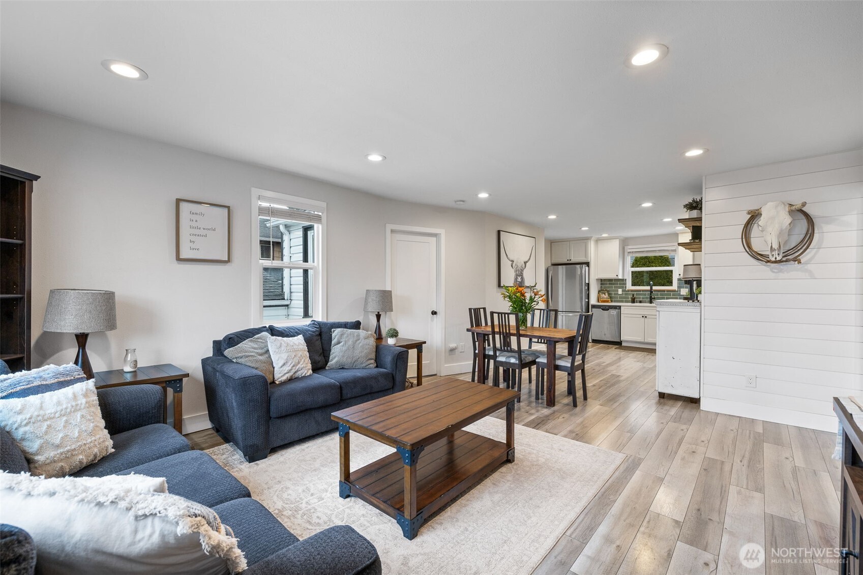 6303 Elliott Way Everett, WA 98203 - Photo 3 of 32