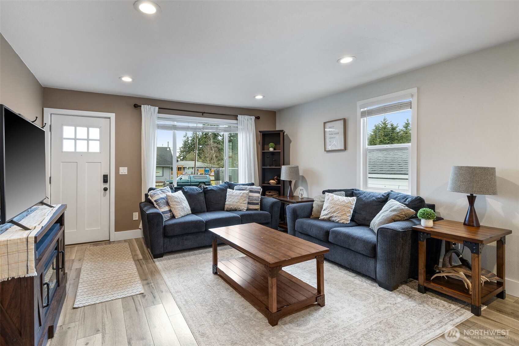 6303 Elliott Way Everett, WA 98203 - Photo 6 of 32