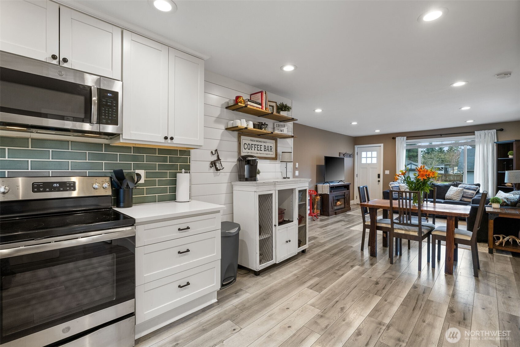 6303 Elliott Way Everett, WA 98203 - Photo 9 of 32