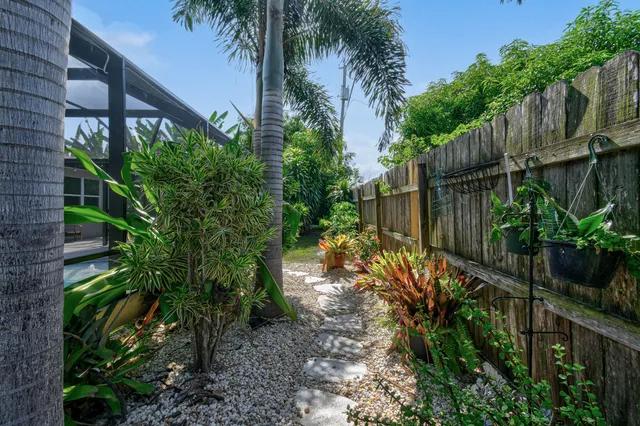 $660,000 | 1842 Southwest Lofgren Avenue, Port St. Lucie, FL 34953