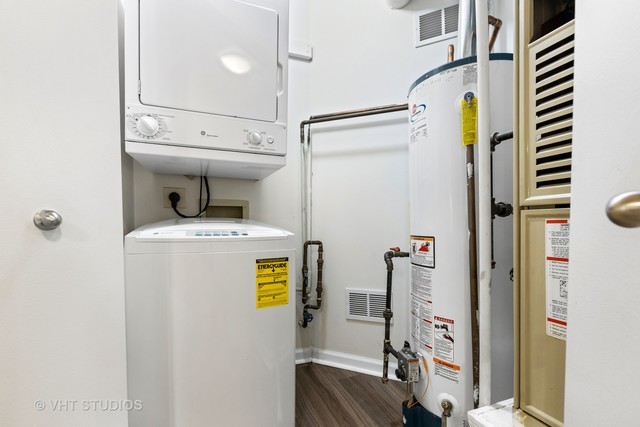 1630 Buttonwood Circle, Unit 3215 Schaumburg, IL 60173 - Photo 15 of 29 a utility room with dryer and washer