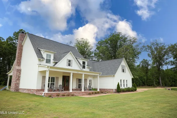 $560,000 | 13033 Pebble Vw Drive, Byhalia, MS 38611