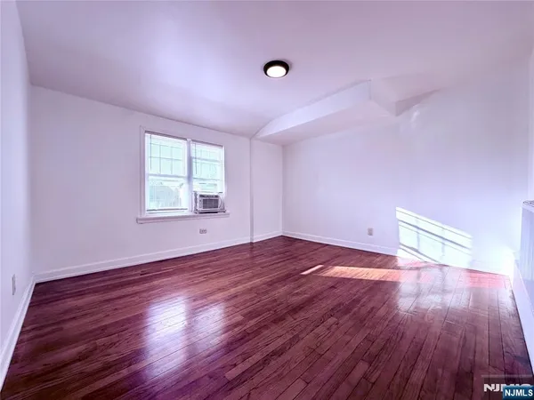 $2,400 | 33 Homestead Place, Unit 2, Bergenfield, NJ 07621