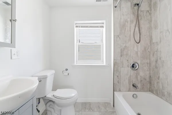 $2,200 | 59 Farley Avenue, Unit 3, Newark, NJ 07108