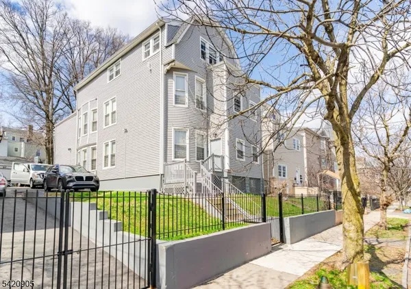 $2,200 | 59 Farley Avenue, Unit 3, Newark, NJ 07108