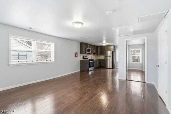 $2,200 | 59 Farley Avenue, Unit 3, Newark, NJ 07108