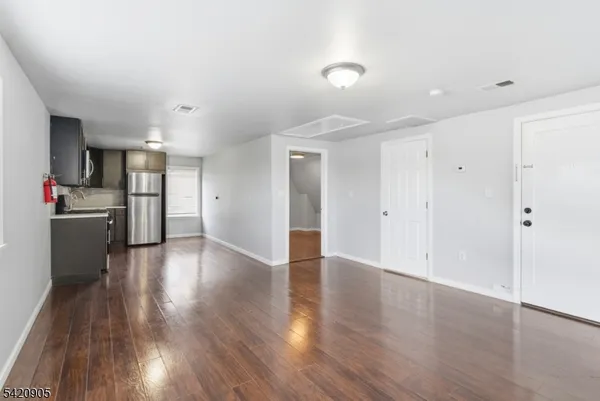 $2,200 | 59 Farley Avenue, Unit 3, Newark, NJ 07108