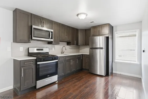 $2,200 | 59 Farley Avenue, Unit 3, Newark, NJ 07108