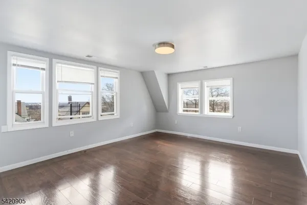 $2,200 | 59 Farley Avenue, Unit 3, Newark, NJ 07108