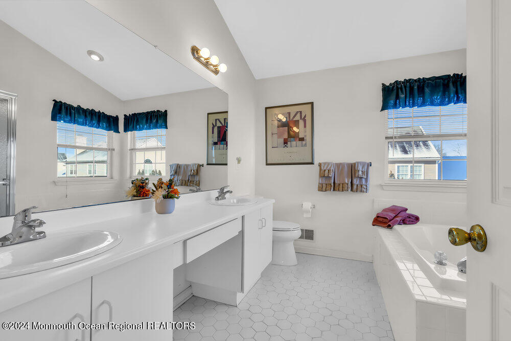 21 Vanderveer Road Freehold, NJ 07728 - Photo 41 of 63 054_ey208415