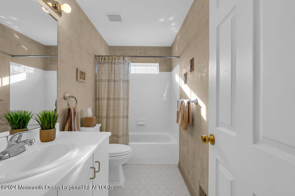 21 Vanderveer Road Freehold, NJ 07728 - Photo 52 of 63 049_ey208390