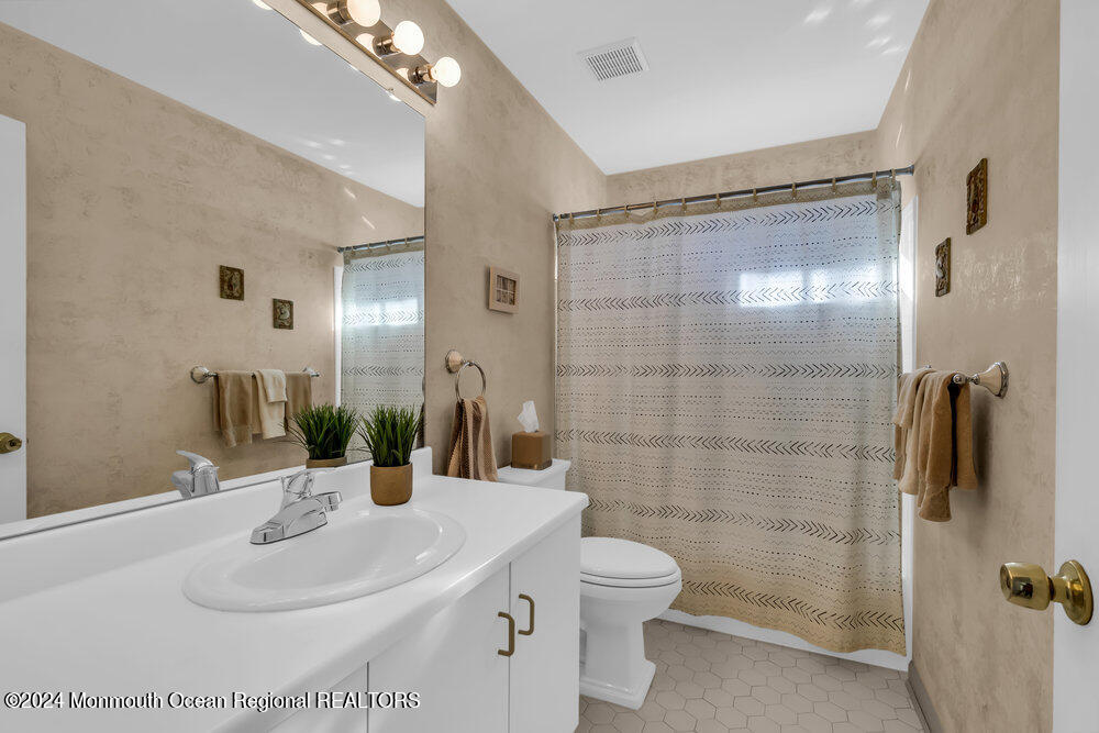 21 Vanderveer Road Freehold, NJ 07728 - Photo 54 of 63 047_ey208380