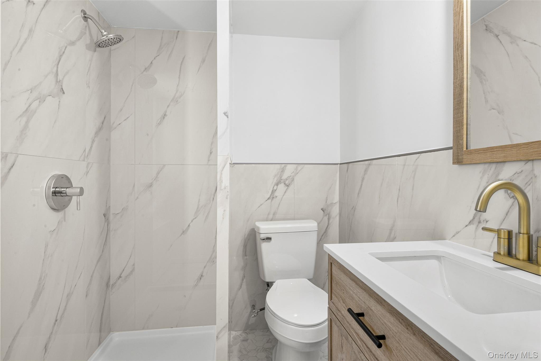 102 Ridge Road Cortlandt Manor, NY 10567 - Photo 7 of 37 Main level full bathroom