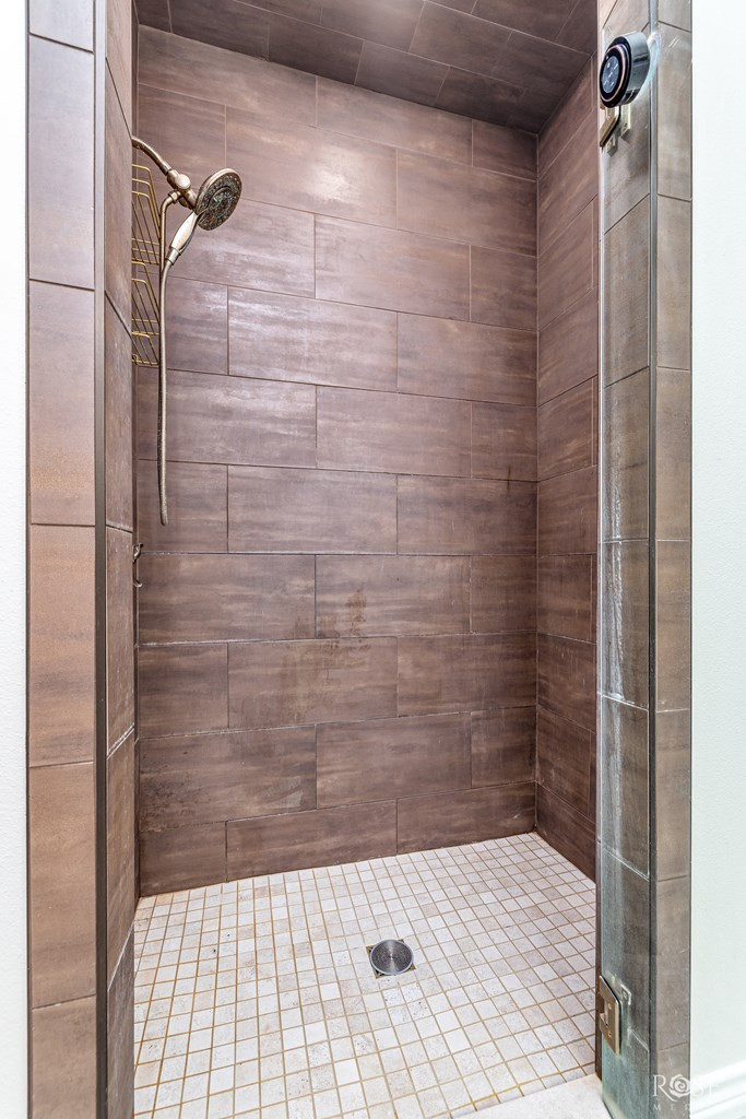 1938 Beaty Road San Angelo, TX 76904 - Photo 21 of 45 Walk in Shower