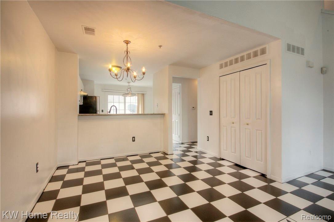 20063 Rodeo Court Southfield, MI 48075 - Photo 12 of 51 930A4302_3_4.jpg