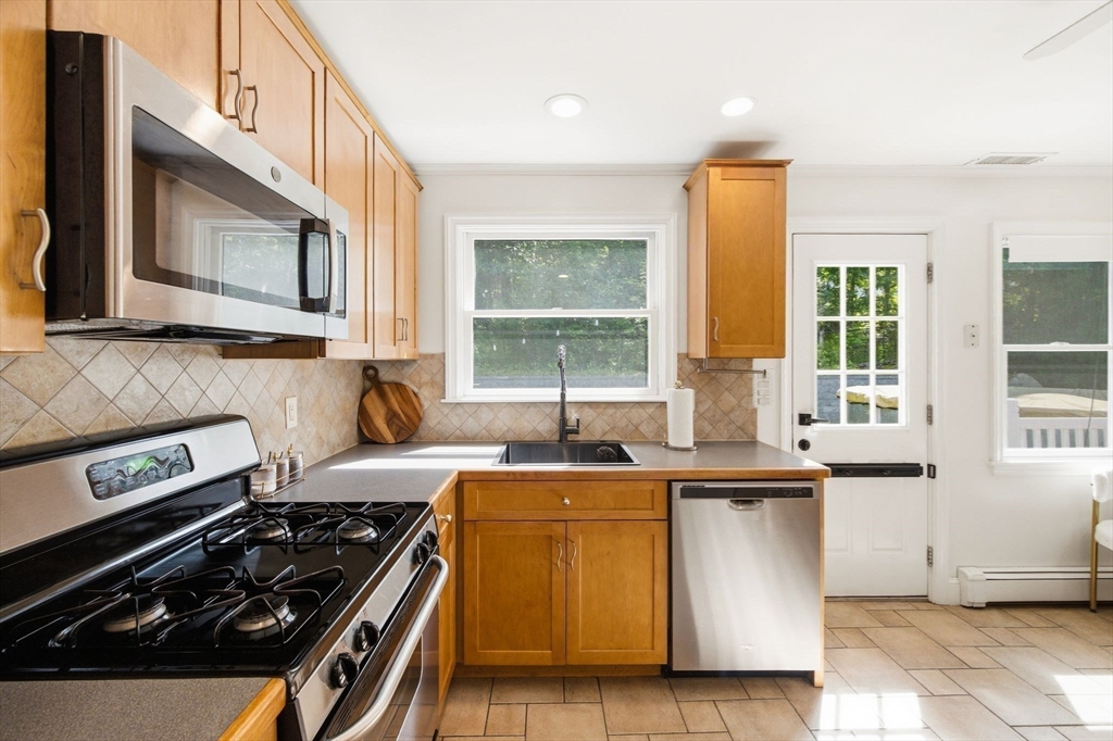 210 Nashua Road Billerica, MA 01862 - Photo 8 of 42