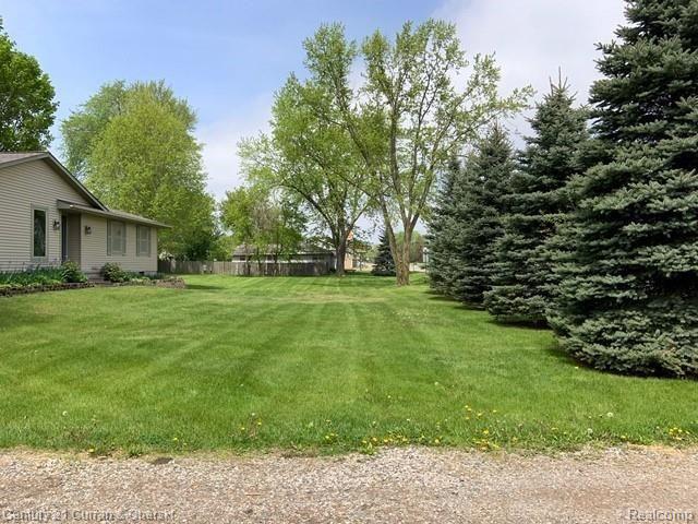 6060 Pinckney Road Pinckney, MI 48169 - Photo 3 of 31 2.jpg